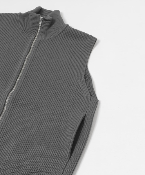 Yonetomi(ヨネトミ)の「米富繊維 MERCERIZED COTTON RIB VEST(ベスト・メンズ・アイボリー/グレー/オレンジ・3/1)」の12枚目の写真