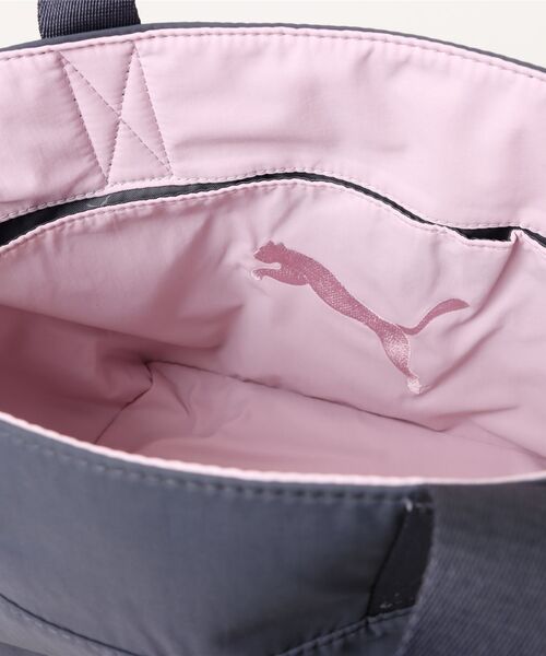 PUMA(プーマ)の「PUMA プーマ ウィメンズ サマー イースト ウェスト ショッパー(トートバッグ・レディース・ブラック系その他3/ブラック系その他2・フリー)」の5枚目の写真