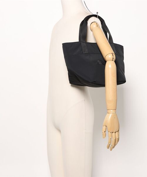 PUMA(プーマ)の「PUMA プーマ ウィメンズ サマー イースト ウェスト ショッパー(トートバッグ・レディース・ブラック系その他3/ブラック系その他2・フリー)」の6枚目の写真