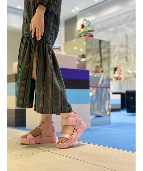 UNITED NUDE（ユナイテッドヌード）の「Delta Run（サンダル・レディース・ブラック/ベージュ/ブラック×ホワイト/ライトブルー/ピンク/ナチュラル・36/40/39/38/37/35）」の15枚目の写真