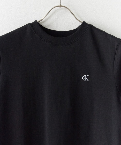 Calvin Klein（カルバン・クライン）の「Calvin Klein/カルバンクライン SS ARCHIVE LOGO CREWNK TEE Ｔシャツ（Tシャツ/カットソー・レディース・ホワイト/ブラック/ライトブルー・XS/S/M）」の4枚目の写真