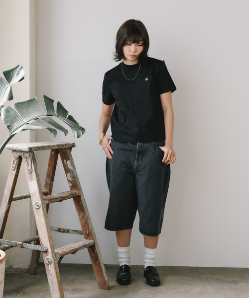 Calvin Klein（カルバン・クライン）の「Calvin Klein/カルバンクライン SS ARCHIVE LOGO CREWNK TEE Ｔシャツ（Tシャツ/カットソー・レディース・ホワイト/ブラック/ライトブルー・XS/S/M）」の13枚目の写真