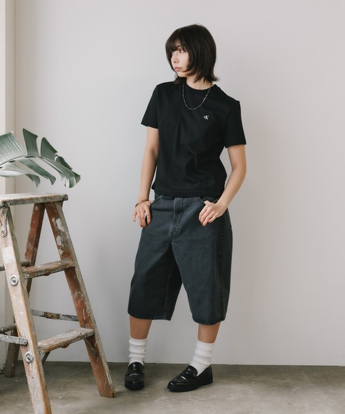 Calvin Klein（カルバン・クライン）の「Calvin Klein/カルバンクライン SS ARCHIVE LOGO CREWNK TEE Ｔシャツ（Tシャツ/カットソー・レディース・ホワイト/ブラック/ライトブルー・XS/S/M）」の14枚目の写真