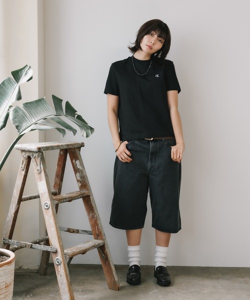 Calvin Klein（カルバン・クライン）の「Calvin Klein/カルバンクライン SS ARCHIVE LOGO CREWNK TEE Ｔシャツ（Tシャツ/カットソー・レディース・ホワイト/ブラック/ライトブルー・XS/S/M）」の19枚目の写真