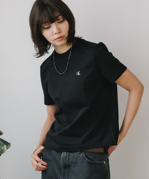 Calvin Klein（カルバン・クライン）の「Calvin Klein/カルバンクライン SS ARCHIVE LOGO CREWNK TEE Ｔシャツ（Tシャツ/カットソー・レディース・ホワイト/ブラック/ライトブルー・XS/S/M）」の21枚目の写真