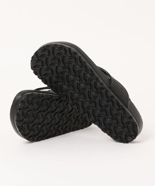 BIRKENSTOCK（ビルケンシュトック）の「BIRKENSTOCK/ビルケンシュトック メンズ レディース サンダル 軽量 水陸両用 レギュラー幅 HONOLULU EVA REGULAR 1015487（サンダル・レディース・ブラック・23.0cm/27.0cm/26.5cm/26.0cm/25.0cm/24.5cm/24.0cm/28.0cm）」の2枚目の写真