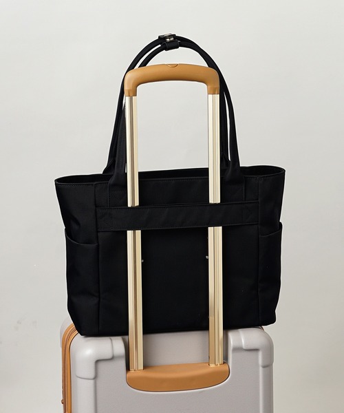 moz(モズ)の「【WEB限定】moz モズ A4サイズ収納可能 撥水 きれいめトートバッグ(ビジネスバッグ・レディース・グレイッシュベージュ/ブラック・ONE SIZE)」の3枚目の写真