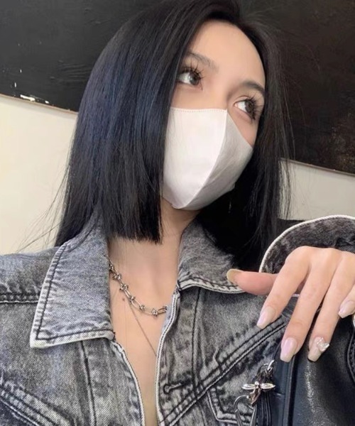 ViViDAY（ビビデー）の「【上下2点セット】デザイン十字架デニムジャケット＋デザイン十字架ショート丈デニムパンツ（セットアップ・レディース・グレー・M）」の4枚目の写真