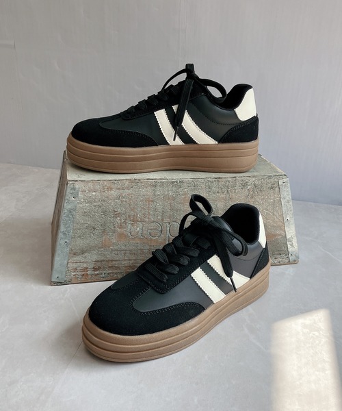 Noubel Voug Relax（ヌーベルヴォーグリラックス）の「異素材コンビ ダブルライン プラットフォームスニーカー（スニーカー・レディース・ブラック/ホワイト×シルバー・S/3L/LL/L/M）」の4枚目の写真