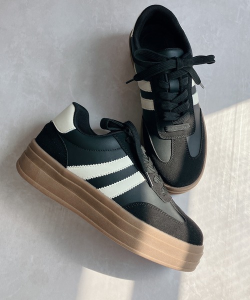 Noubel Voug Relax（ヌーベルヴォーグリラックス）の「異素材コンビ ダブルライン プラットフォームスニーカー（スニーカー・レディース・ブラック/ホワイト×シルバー・S/3L/LL/L/M）」の5枚目の写真