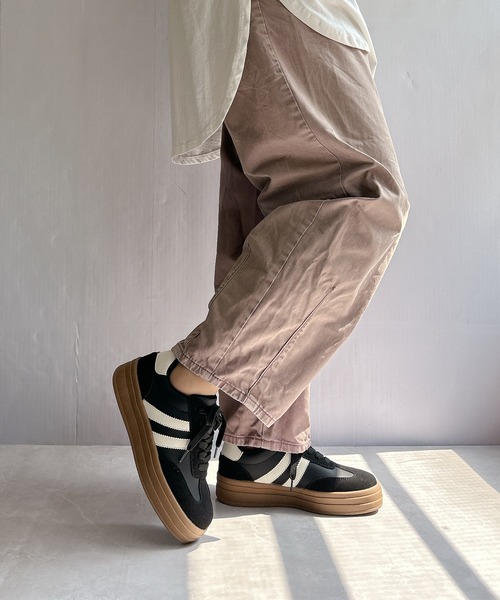 Noubel Voug Relax（ヌーベルヴォーグリラックス）の「異素材コンビ ダブルライン プラットフォームスニーカー（スニーカー・レディース・ブラック/ホワイト×シルバー・S/3L/LL/L/M）」の7枚目の写真