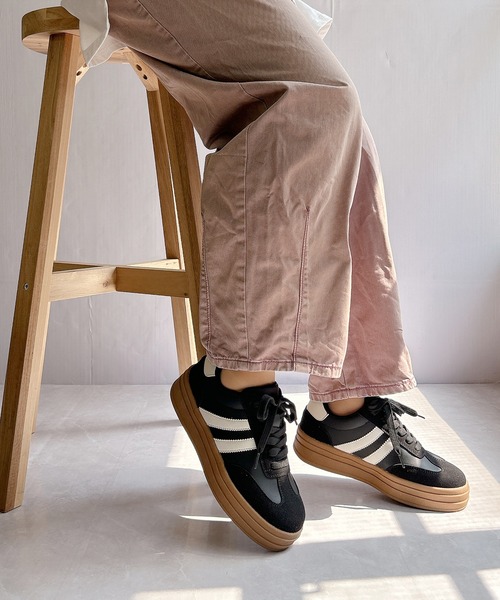 Noubel Voug Relax（ヌーベルヴォーグリラックス）の「異素材コンビ ダブルライン プラットフォームスニーカー（スニーカー・レディース・ブラック/ホワイト×シルバー・S/3L/LL/L/M）」の8枚目の写真