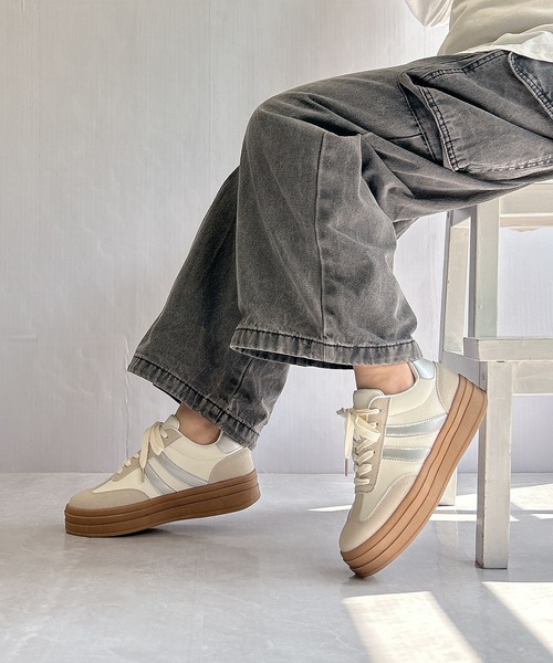 Noubel Voug Relax（ヌーベルヴォーグリラックス）の「異素材コンビ ダブルライン プラットフォームスニーカー（スニーカー・レディース・ブラック/ホワイト×シルバー・S/3L/LL/L/M）」の13枚目の写真