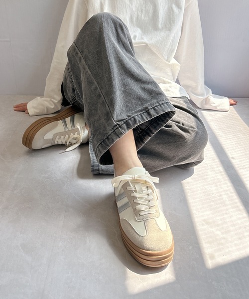 Noubel Voug Relax（ヌーベルヴォーグリラックス）の「異素材コンビ ダブルライン プラットフォームスニーカー（スニーカー・レディース・ブラック/ホワイト×シルバー・S/3L/LL/L/M）」の14枚目の写真