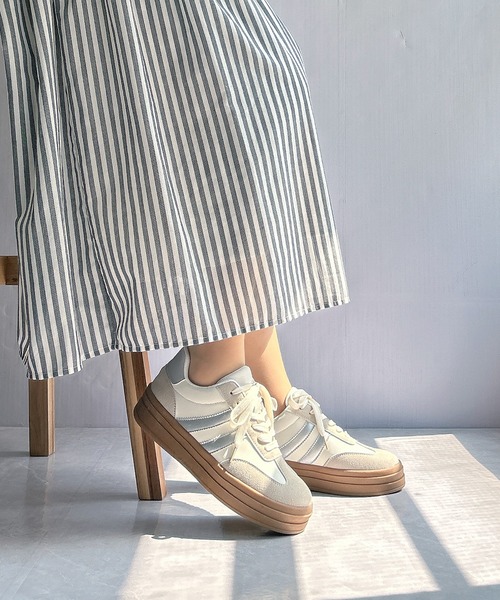 Noubel Voug Relax（ヌーベルヴォーグリラックス）の「異素材コンビ ダブルライン プラットフォームスニーカー（スニーカー・レディース・ブラック/ホワイト×シルバー・S/3L/LL/L/M）」の16枚目の写真