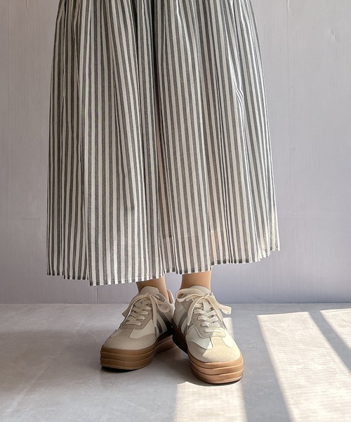 Noubel Voug Relax（ヌーベルヴォーグリラックス）の「異素材コンビ ダブルライン プラットフォームスニーカー（スニーカー・レディース・ブラック/ホワイト×シルバー・S/3L/LL/L/M）」の17枚目の写真