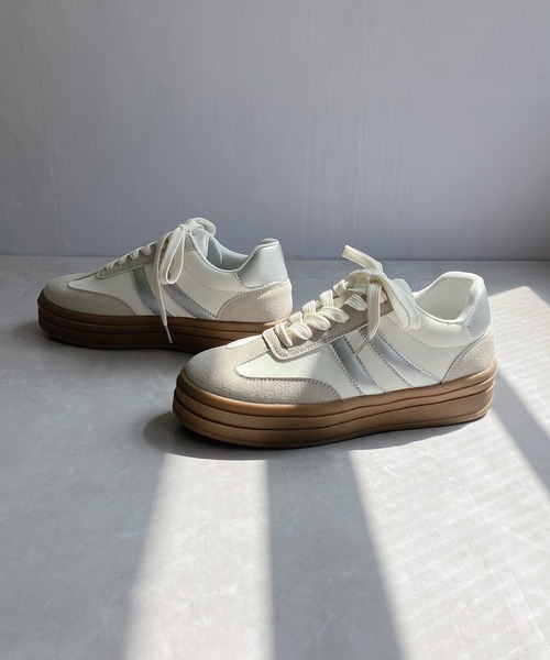 Noubel Voug Relax（ヌーベルヴォーグリラックス）の「異素材コンビ ダブルライン プラットフォームスニーカー（スニーカー・レディース・ブラック/ホワイト×シルバー・S/3L/LL/L/M）」の18枚目の写真