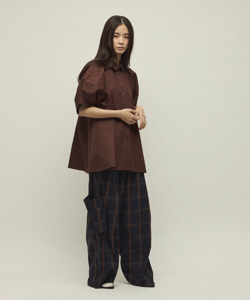 Firsthand(ファーストハンド)の「Firsthand/ファーストハンド 切替デザイン バルーンスリーブシャツ / 5分袖 ブラウス(シャツ/ブラウス・レディース・ストライプ/ホワイト/ブラック/ブラウン・FREE/フリ-)」の15枚目の写真