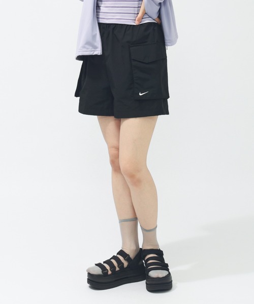 NIKE（ナイキ）の「ナイキ NIKE ナイキ  NSW ESSNTL WVN HR 5 カーゴ ショート（カーゴパンツ・レディース・ブラウン/ブラック/チョコ・S/M/L）」の2枚目の写真