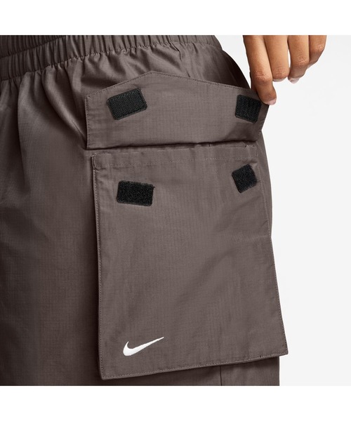 NIKE（ナイキ）の「ナイキ NIKE ナイキ  NSW ESSNTL WVN HR 5 カーゴ ショート（カーゴパンツ・レディース・ブラウン/ブラック/チョコ・S/M/L）」の6枚目の写真