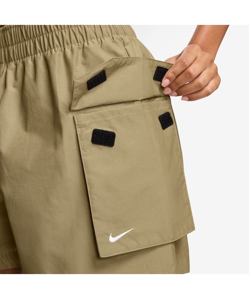 NIKE（ナイキ）の「ナイキ NIKE ナイキ  NSW ESSNTL WVN HR 5 カーゴ ショート（カーゴパンツ・レディース・ブラウン/ブラック/チョコ・S/M/L）」の7枚目の写真
