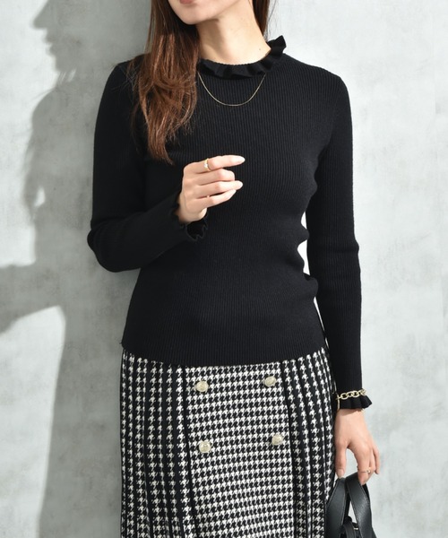 INTERPLANET（インタープラネット）の「フリル使いリブプルオーバー（ニット/セーター・レディース・ベージュ/ブラック/グレー・LARGE/MEDIUM）」の2枚目の写真