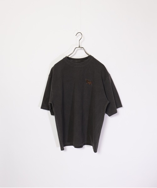 ATELANE(アテレーン)の「ATELANE/OE天竺ピグメント ワンポイント刺繍TEE(Tシャツ/カットソー・メンズ・レッド/グレー/ブラック系その他/ブラック/ホワイト系その他/アイボリー・LARGE/MEDIUM/X-LARGE)」の4枚目の写真