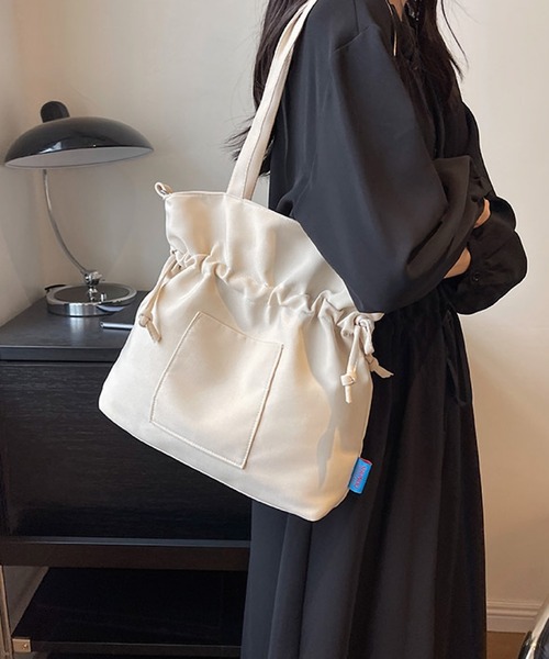 VIBGYOR(ヴィブジョー)の「Mignonjour/巾着トートバッグ M2225(トートバッグ・レディース・アイボリー/ブラック・FREE)」の8枚目の写真