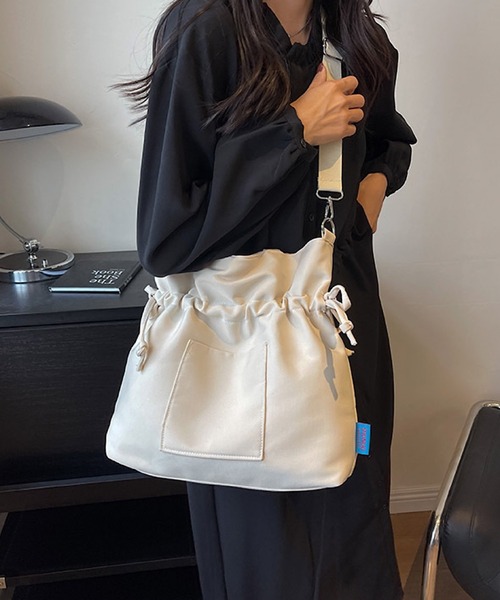 VIBGYOR(ヴィブジョー)の「Mignonjour/巾着トートバッグ M2225(トートバッグ・レディース・アイボリー/ブラック・FREE)」の7枚目の写真