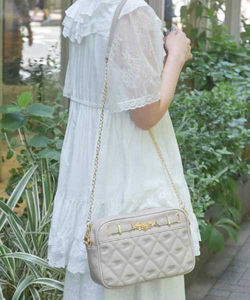 axes femme（アクシーズファム）の「薔薇金具使いキルトショルダー（ショルダーバッグ・レディース・ピンク/グレイッシュベージュ/ブラック・FREE）」の3枚目の写真