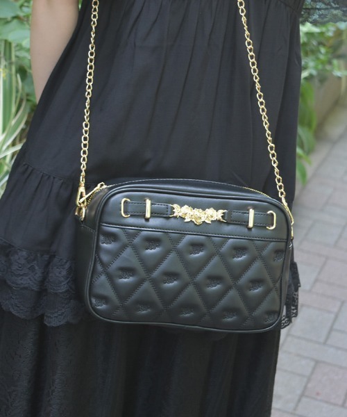 axes femme（アクシーズファム）の「薔薇金具使いキルトショルダー（ショルダーバッグ・レディース・ピンク/グレイッシュベージュ/ブラック・FREE）」の4枚目の写真