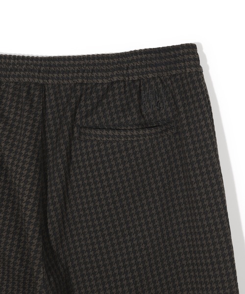 MEN'S BIGI（メンズビギ）の「【50th Anniv . 中田 慎介】 SUEDE LIKE/HOUND’S TOOTH TRACK PANTS（その他パンツ・メンズ・ブラウン/ベージュ・03/02/01）」の18枚目の写真