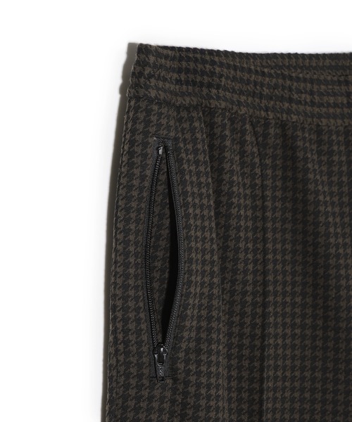 MEN'S BIGI（メンズビギ）の「【50th Anniv . 中田 慎介】 SUEDE LIKE/HOUND’S TOOTH TRACK PANTS（その他パンツ・メンズ・ブラウン/ベージュ・03/02/01）」の15枚目の写真