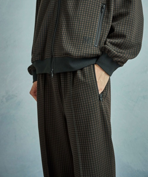 MEN'S BIGI（メンズビギ）の「【50th Anniv . 中田 慎介】 SUEDE LIKE/HOUND’S TOOTH TRACK PANTS（その他パンツ・メンズ・ブラウン/ベージュ・03/02/01）」の7枚目の写真