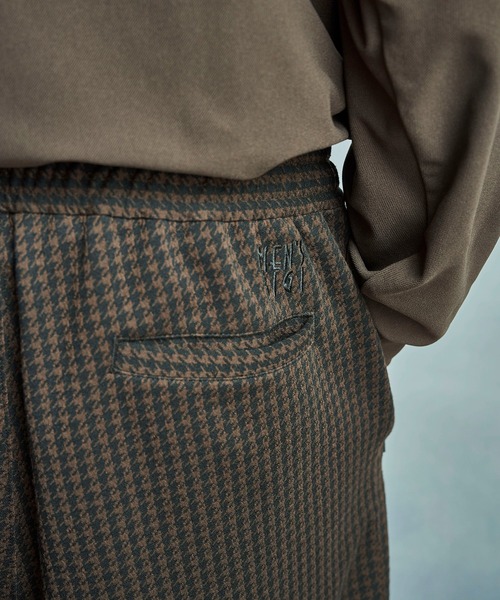 MEN'S BIGI（メンズビギ）の「【50th Anniv . 中田 慎介】 SUEDE LIKE/HOUND’S TOOTH TRACK PANTS（その他パンツ・メンズ・ブラウン/ベージュ・03/02/01）」の8枚目の写真