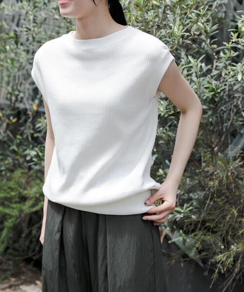 FORK&SPOON（フォークアンドスプーン）の「FORK&SPOON　変形ワッフルノースリーブプルオーバー（Tシャツ/カットソー・レディース・ホワイト系その他/グレー/アイボリー/イエロー系その他・1）」の2枚目の写真