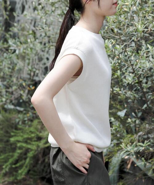 FORK&SPOON（フォークアンドスプーン）の「FORK&SPOON　変形ワッフルノースリーブプルオーバー（Tシャツ/カットソー・レディース・ホワイト系その他/グレー/アイボリー/イエロー系その他・1）」の9枚目の写真