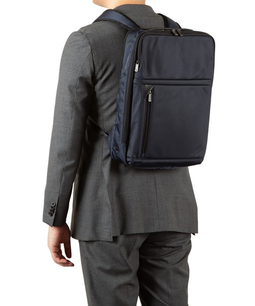 World Traveler(ワールドトラベラー)の「サビオ B4サイズ収納可能 15.6inchPC収納 2気室 65342(ビジネスバッグ・メンズ・ネイビー/ブラック・FREE)」の12枚目の写真