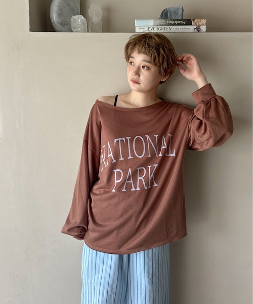 PILIT(ピリット)の「オフショルロゴスウェット(スウェット・レディース・ピンク/ブラウン/クリーム/杢グレー・MEDIUM)」の8枚目の写真