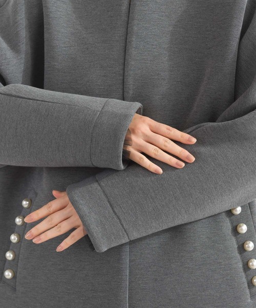 PICCIN PERLA（ピッチンペルラ）の「パールポケットコート（ノーカラーコート・レディース・ブラック/チャコールグレー/ネイビー/オフホワイト・M）」の16枚目の写真