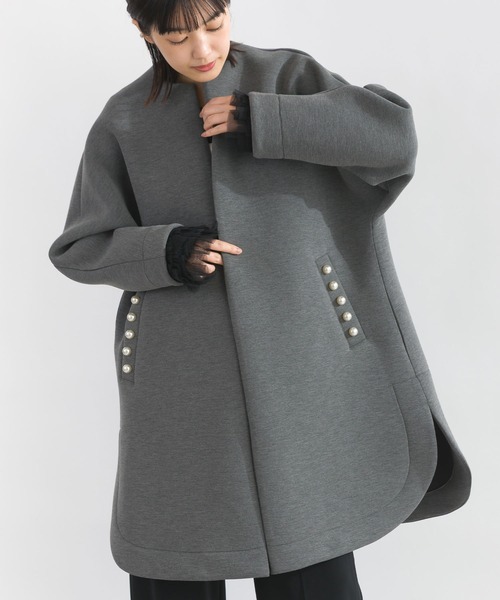 PICCIN PERLA（ピッチンペルラ）の「パールポケットコート（ノーカラーコート・レディース・ブラック/チャコールグレー/ネイビー/オフホワイト・M）」の8枚目の写真