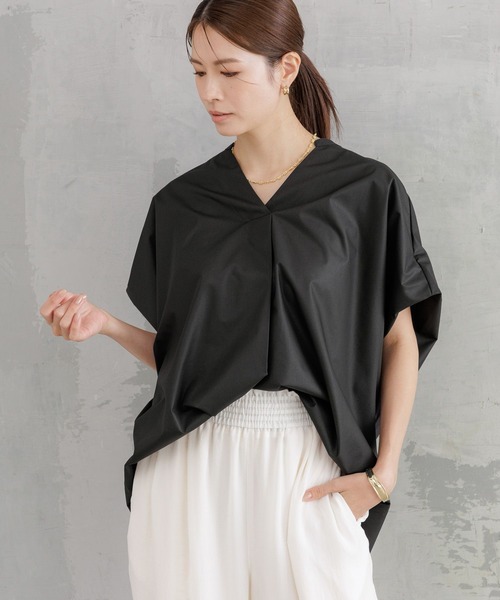 Elura（エルーラ）の「ハリ感Vブラウス / 582336（シャツ/ブラウス・レディース・ホワイト/ブラック/ネイビー・FREE）」の3枚目の写真