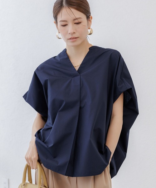 Elura（エルーラ）の「ハリ感Vブラウス / 582336（シャツ/ブラウス・レディース・ホワイト/ブラック/ネイビー・FREE）」の7枚目の写真