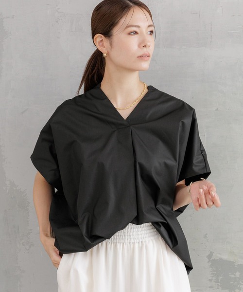 Elura（エルーラ）の「ハリ感Vブラウス / 582336（シャツ/ブラウス・レディース・ホワイト/ブラック/ネイビー・FREE）」の4枚目の写真