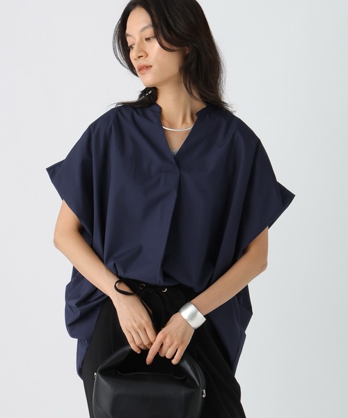 Elura（エルーラ）の「ハリ感Vブラウス / 582336（シャツ/ブラウス・レディース・ホワイト/ブラック/ネイビー・FREE）」の14枚目の写真