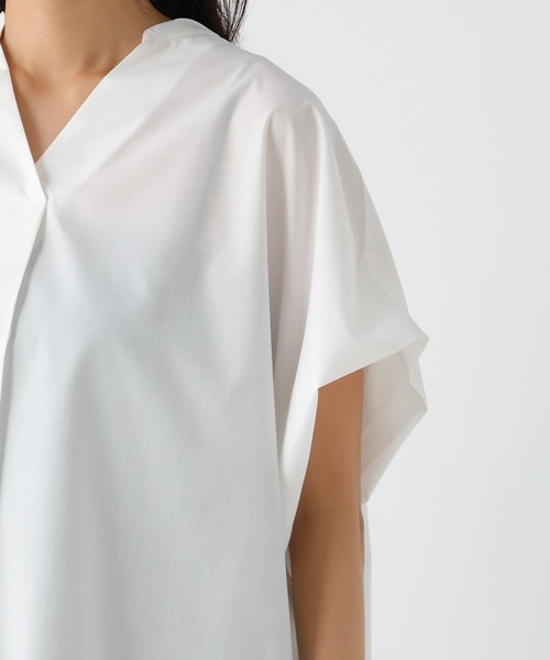 Elura（エルーラ）の「ハリ感Vブラウス / 582336（シャツ/ブラウス・レディース・ホワイト/ブラック/ネイビー・FREE）」の20枚目の写真