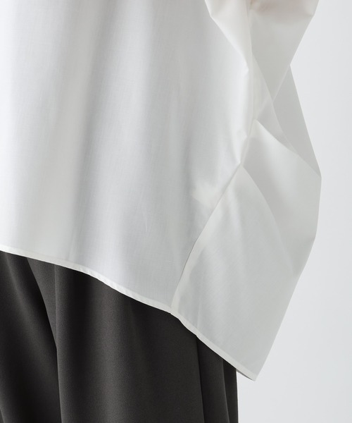Elura（エルーラ）の「ハリ感Vブラウス / 582336（シャツ/ブラウス・レディース・ホワイト/ブラック/ネイビー・FREE）」の21枚目の写真
