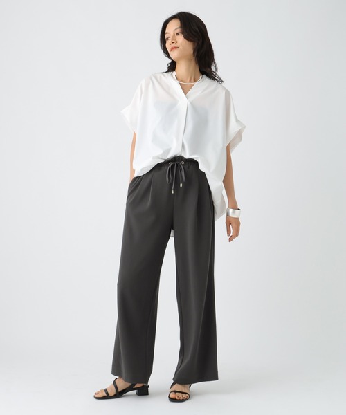 Elura（エルーラ）の「ハリ感Vブラウス / 582336（シャツ/ブラウス・レディース・ホワイト/ブラック/ネイビー・FREE）」の8枚目の写真