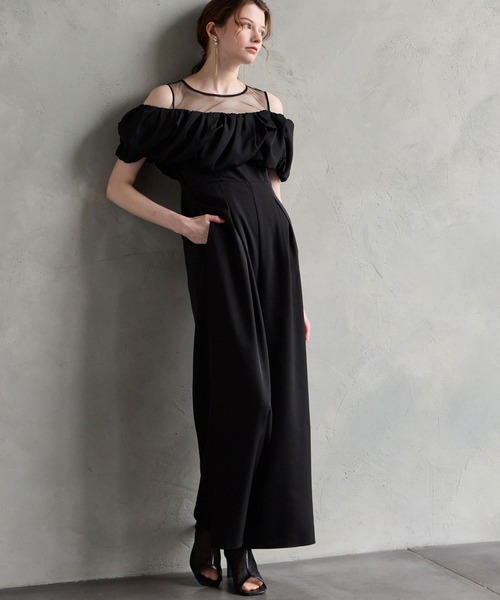 AIMER（エメ）の「【WEB限定】サテンオフショルダーオールインワンパーティードレス　結婚式　お呼ばれ　ドレス　20代 30代（パンツドレス・レディース・ブラック/モカ/ダルブルー系・MEDIUM/LARGE）」の2枚目の写真