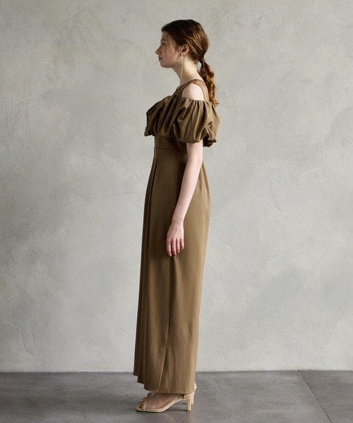 AIMER（エメ）の「【WEB限定】サテンオフショルダーオールインワンパーティードレス　結婚式　お呼ばれ　ドレス　20代 30代（パンツドレス・レディース・ブラック/モカ/ダルブルー系・MEDIUM/LARGE）」の8枚目の写真